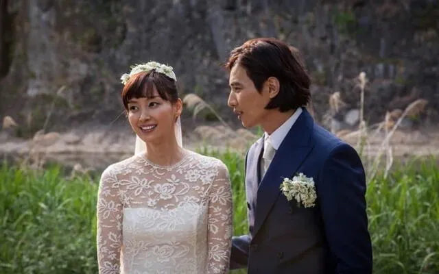  Won Bin y Lee Na Young se casaron en secreto en 2015. Foto: Naver   