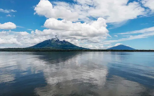 Dentro de la isla resaltan dos volcanes como los más importantes del lugar. Foto: IUGS.   