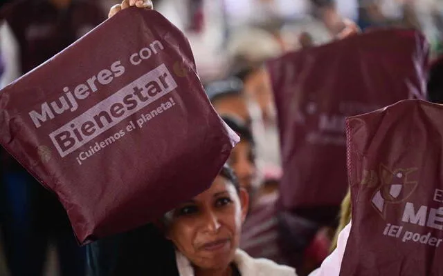 El programa Mujeres con Bienestar ayuda a las estudiantes de los <strong>niveles de bachillerato y licenciatura</strong>. Foto: Edomex    