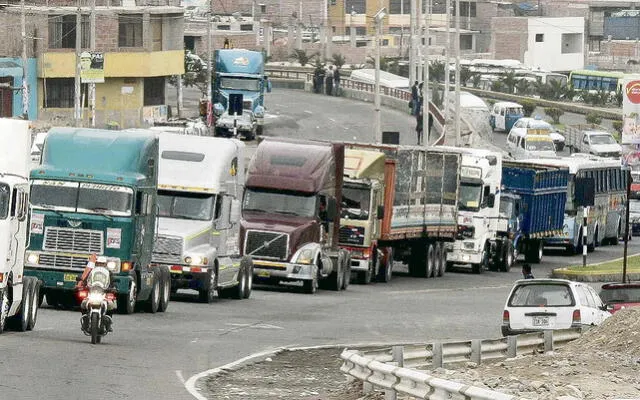 Bloque de transportistas pide al Estado retroceder en alza del ISC, sino acatarán huelga