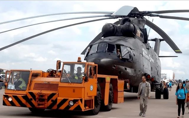 El Mil Mi-26 es tan extenso como un avión Boeing de Ryanai; por ello, mantiene su récord de tamaño desde la época soviética. Actualmente, también está listo para su uso en el conflicto ucraniano. Foto: Freepick 