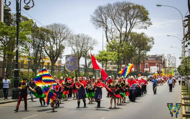Pasacalle del V encuentro interescolar de sikuris.