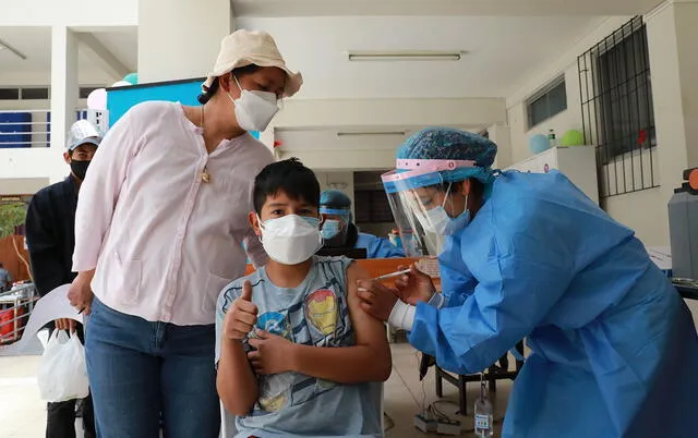 La jefa de inmunizaciones del Ministerio de Salud Gabriela Jiménez adelantó que en el Perú se utilizaría las vacunas de los laboratorios Pfizer y moderna para inocular contra el COVID-19 a los menores entre 5 y 11 años desde enero próximo.