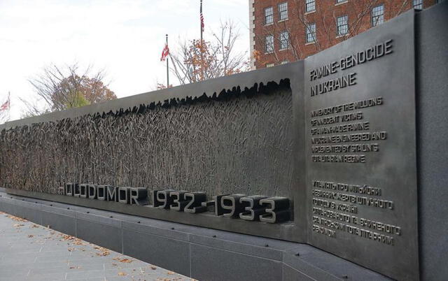 Monumento en Washington en el que se homenajea a los caídos en el Holodomor. Foto: Ukrweekly