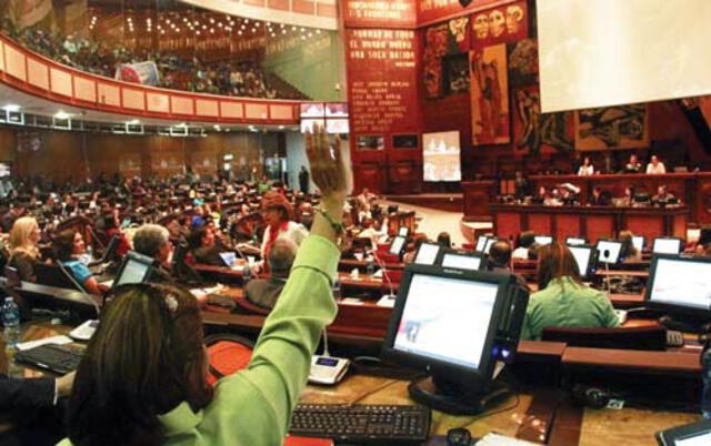 Asamblea Nacional de Ecuador aprueba reducir el sueldo de sus diputados 