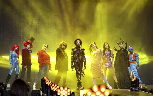 Mina sorprendió a sus fans al aparecer en el fan meeting por el aniversario cuatro de Twice: 'Once Halloween 2'.