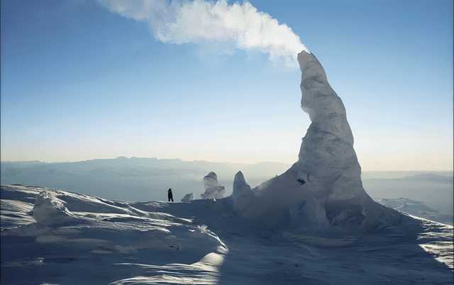  El Monte Erebus es el segundo volcán más alto de la Antártida y el activo más austral de la Tierra. Foto: @Bio_comunidad/X<br>    