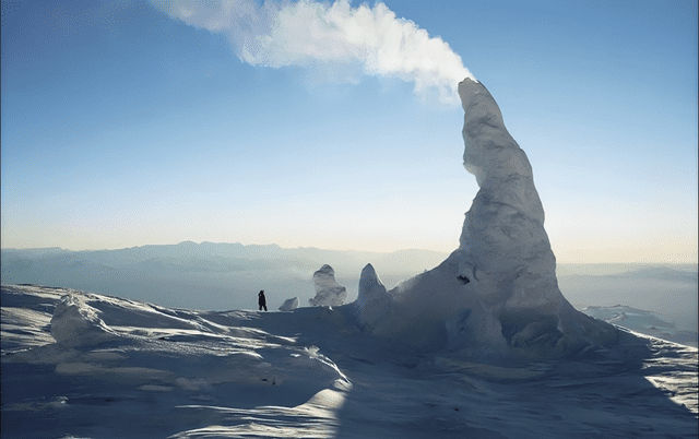El Monte Erebus es el segundo volcán más alto de la Antártida y el activo más austral de la Tierra. Foto: @Bio_comunidad/X<br> El Monte Erebus es el segundo volcán más alto de la Antártida y el activo más austral de la Tierra. Foto: @Bio_comunidad/X<br>