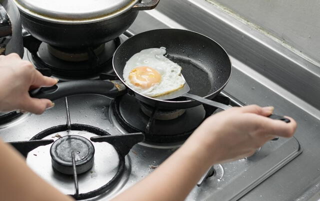 La usuaria afirmó que en Colombia, el huevo tiene un olor fuerte en la cocina. Foto: Freepik   