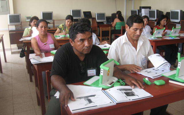  Docentes de instituciones educativas en Perú. Foto: Andina   