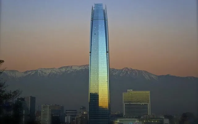 La Gran Torre Santiago es el rascacielos más alto de Sudamérica. Foto: Alluring World.   