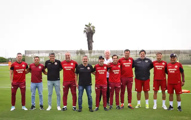 Franco Velazco y Álvaro Barco, presentes en el entrenamiento de Universitario. Foto: Universitario Franco Velazco y Álvaro Barco, presentes en el entrenamiento de Universitario. Foto: Universitario