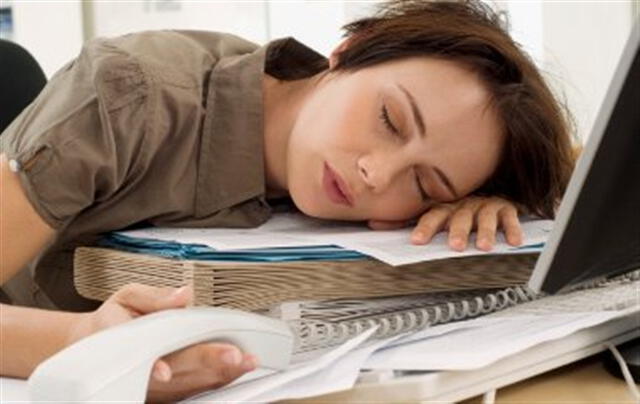 ¿Es una falta ética dormir en el trabajo? [Fotos]