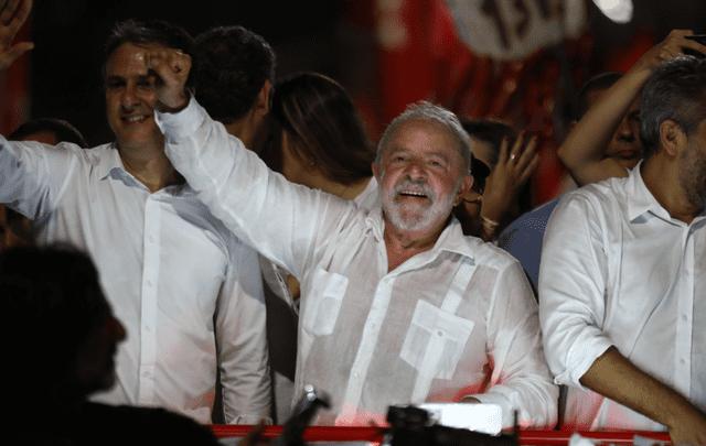 Lula Da Silva ha sido mandatario en dos periodos desde 2003 a 2010. El exmandatario realizó cierre de campaña con un mitin político. Foto: EFE