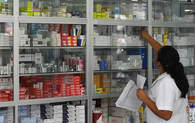 Asegurados compran mayoritariamente los medicamentos en farmacias y boticas privadas