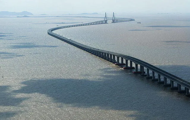 La construcción del puente más largo del mundo demoró cuatro años. Foto: Xataka<br>    