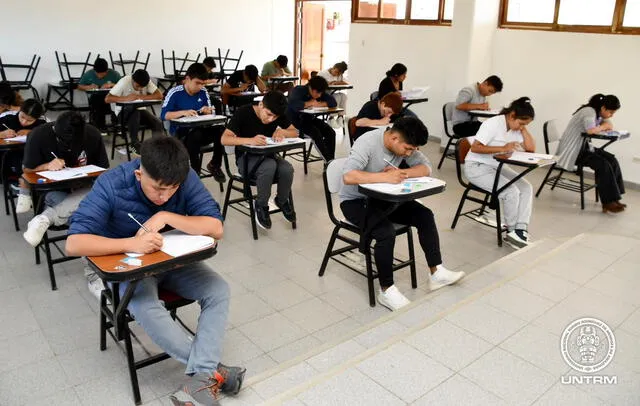 Postulantes al examen de admisión de UNTRM