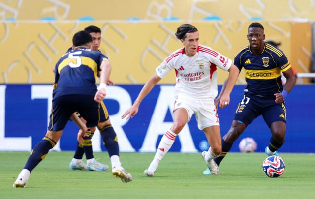 Luis Advíncula fue titular en el empate entre Benfica y Boca Juniors. Foto: AFP Luis Advíncula fue titular en el empate entre Benfica y Boca Juniors. Foto: AFP