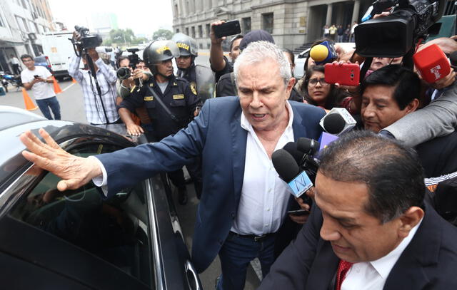 El exalcalde de Lima evitó declarar a los medios de comunicación por las imputaciones en su contra. Foto: La República.