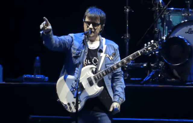 Weezer se presentó en el Jockey Club el 22 de setiembre.