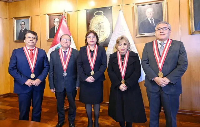 Tomás Gálvez junto a Pablo Sánchez, Delia Espinoza, Zoraida Ávalos y Juan Carlos Villena. Foto: Ministerio Público Tomás Gálvez junto a Pablo Sánchez, Delia Espinoza, Zoraida Ávalos y Juan Carlos Villena. Foto: Ministerio Público