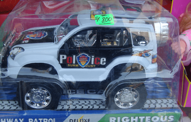 Los carritos de juguete pueden encontrarse en cualquier tienda o centro comercial. Foto: LR/BRYAN RUBIO.
