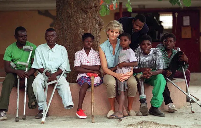 Lady Di en África durante 1997 Lady Di en África durante 1997