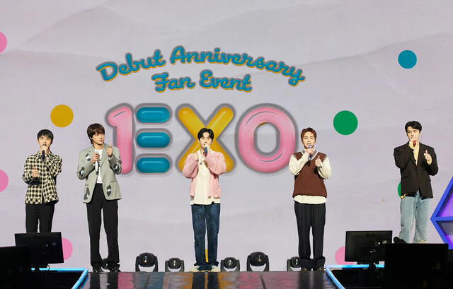 EXO en su fanmeeting de aniversario. Foto: SM Entertainment