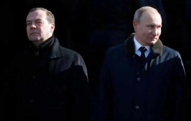 Medvedev (i) fue durante varios años la mano derecha de Putin. Foto: EFE