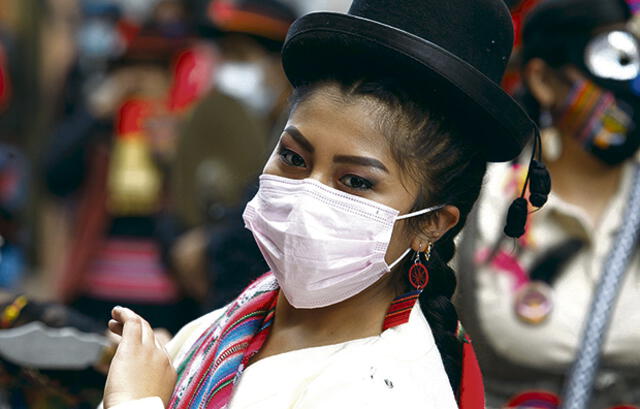 Respeto. Danzarines usaron mascarilla para evitar contagios de COVID-19. Foto: Juan Carlos Cisneros/ La República