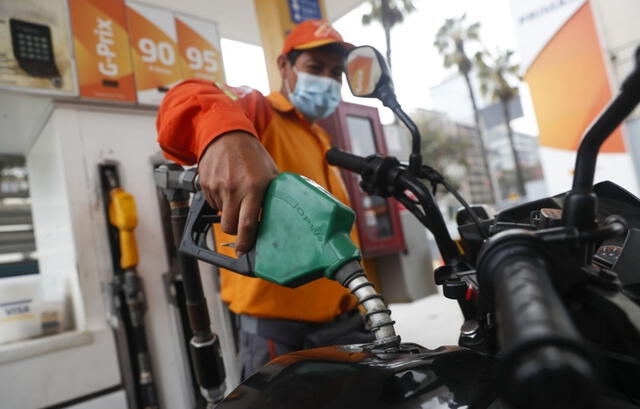  Las gasolinas y gasoholes Regular y Premium llegan al mercado para impulsar los precios a la baja. Foto: La República    