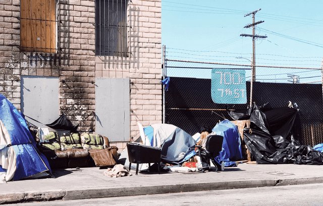 Personas sin hogar a causa del consumo de drogas en Estados Unidos. Foto: EOM 