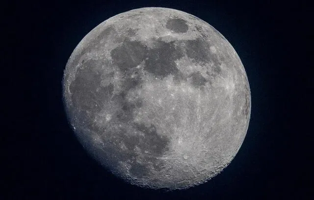 La presencia de altos niveles de magnesio en el suelo lunar apoya la hipótesis. Foto: AFP.   