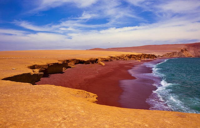 Playa Roja, ubicada en la Reserva Nacional de Paracas, en la región de Ica. Foto: Tripadvispor Playa Roja, ubicada en la Reserva Nacional de Paracas, en la región de Ica. Foto: Tripadvispor