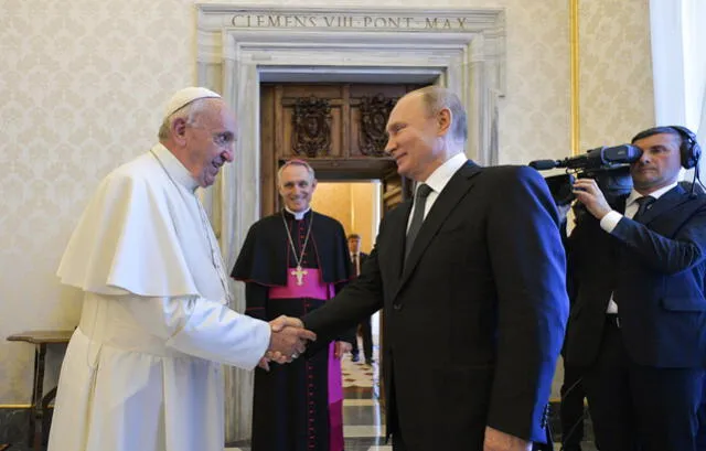 Encuentro entre el Presidente de Rusia y el Papa Francisco. Foto: AFP