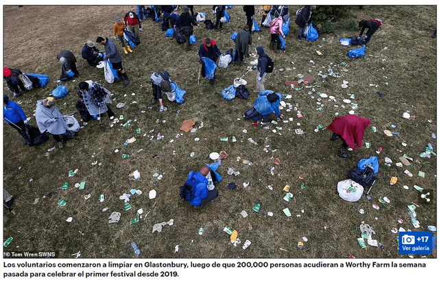 Voluntarios recogiendo la basura luego del Festival de Glastonbury en junio del 2022. Foto: Daily Mail/SWNS