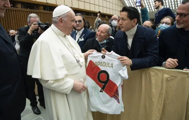 Papa Francisco con Gianluca Lapadula. Foto: Gianluca Lapadula Instagram