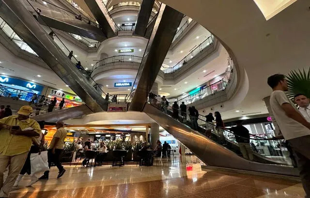 Albrook Mall, el centro comercial más grande de América Latina, ubicado en la ciudad de Panamá cuenta con 307.000 m² y más de 700 tiendas. Foto: Revista Shopping Centers Albrook Mall, el centro comercial más grande de América Latina, ubicado en la ciudad de Panamá cuenta con 307.000 m² y más de 700 tiendas. Foto: Revista Shopping Centers