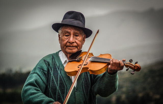Recordado violinista Zenobio Dagha, autor de "Soy huancaíno de corazón".
