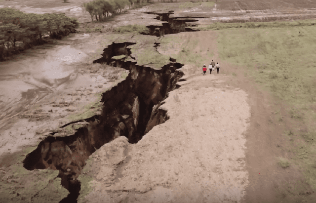  El rift africano se extiende desde el Mar Rojo hasta Mozambique, indica un lento proceso de separación del continente que genera actividad sísmica y volcánica.   