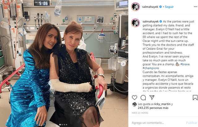 Salma Hayek y amiga Evelyn O'Neill en el hospital.
