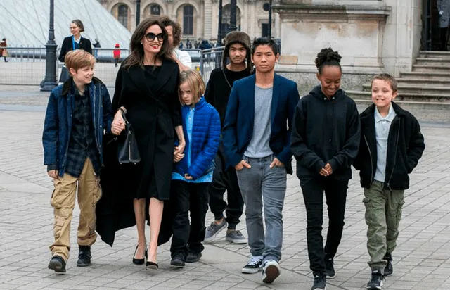 Angelina Jolie y sus seis hijos.