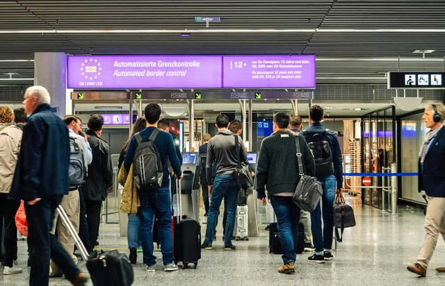  Control automático SES. Foto. Schengen Visum   