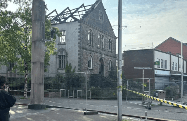 <em> Así quedó la iglesia histórica en Gales, Port Talbot. Foto: Swansea Bay News</em>   