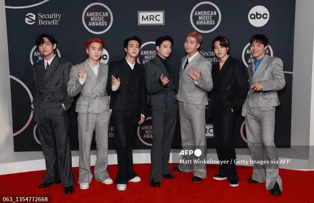 BTS en la red carpet de los AMAs 2021. Foto: AFP