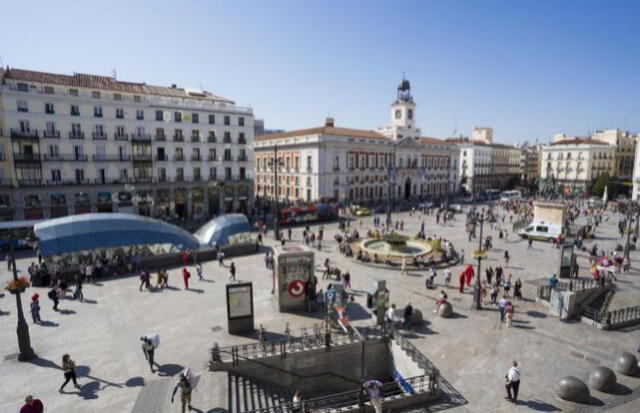 La Puerta del Sol será el escenario donde se rendirá homenaje a los profesionales sanitarios que vienen luchando contra el coronavirus. (Foto: Ángel Navarrete)