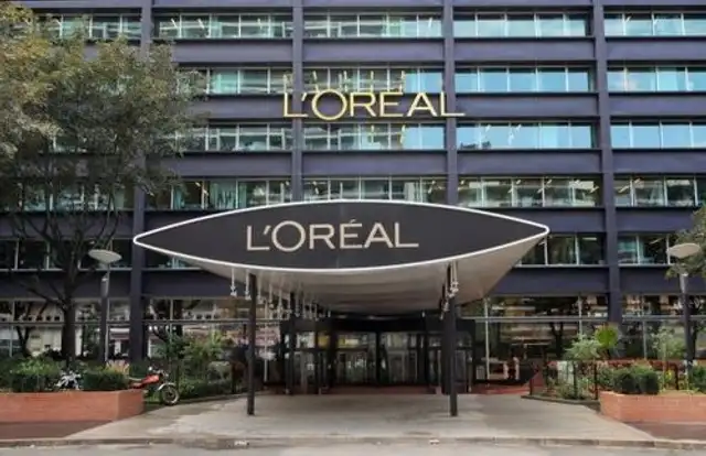  La sede central de la compañía L'Oréal se encuentra en Clichy, Francia. Foto: FashionNetwork   