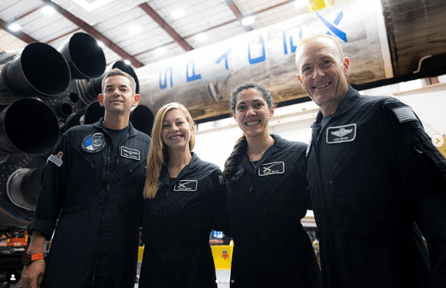 Los tripulantes de la misión Polaris Dawn siguen un riguroso programa de entrenamiento similar al de astronautas profesionales. Foto: polarisprogram/Instagram   