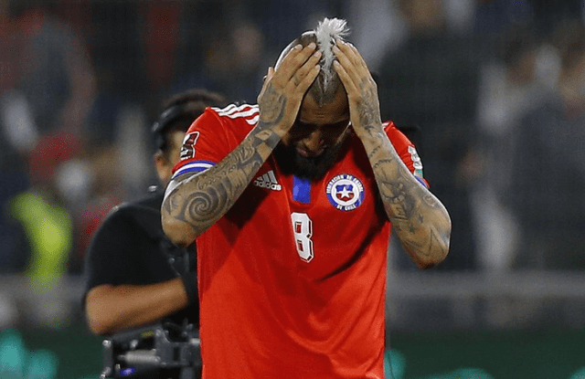 Arturo Vidal no aguantó el llanto tras el pitazo final. Foto: EFE