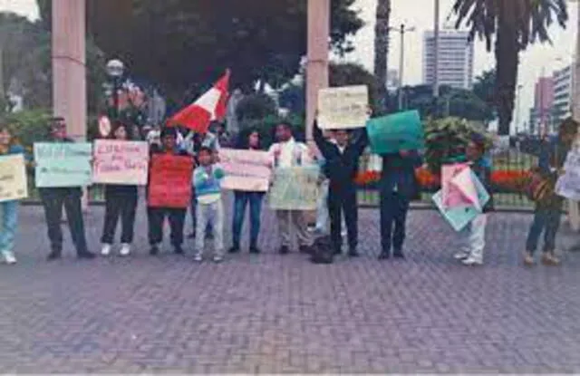 Primera marcha del Movimiento Homosexual de Lima, en 1995. Foto: MHOL